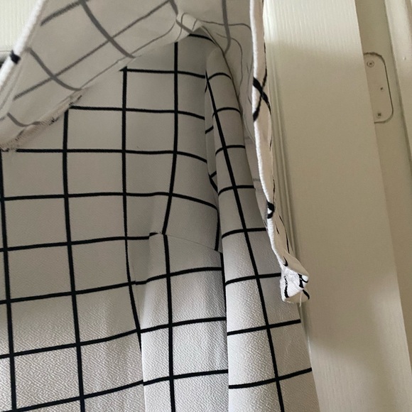 SHEIN - BLACK AND WHITE DRESS - Picture 9 of 11